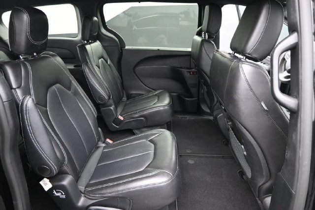 Used 2025 Chrysler Pacifica Select FWD image 21