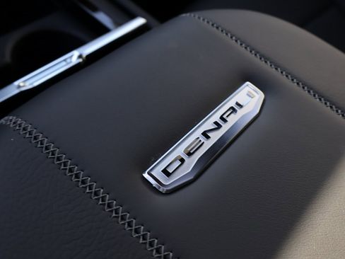 New 2026 GMC Yukon Denali w/ Denali Reserve Package image 39