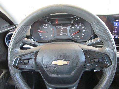 Used 2025 Chevrolet Trax LS FWD image 25