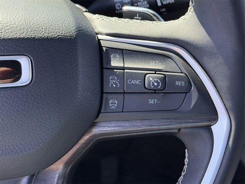 Certified 2024 Jeep Grand Cherokee Limited w/ Black Appearance Package image 14