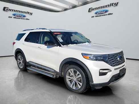Used 2020 Ford Explorer Platinum w/ Premium Technology Package image 3