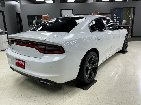 Used 2017 Dodge Charger SXT w/ AWD Plus Group image 3