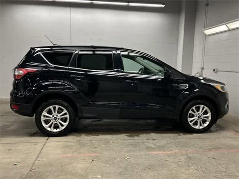 Used 2017 Ford Escape SE image 3