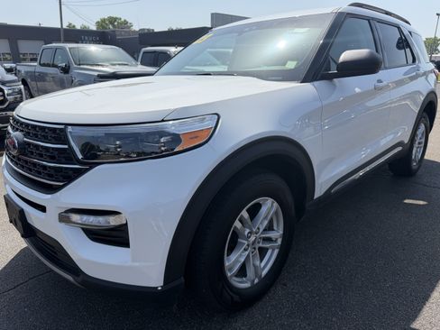 Used 2023 Ford Explorer XLT w/ Equipment Group 202A AWD/4WD image 4