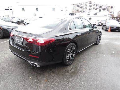 Used 2025 Mercedes-Benz E 350 4MATIC Sedan image 4