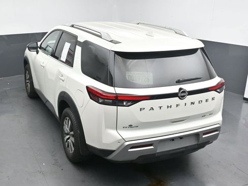 Used 2023 Nissan Pathfinder SL AWD/4WD image 14
