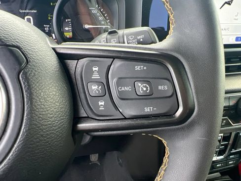 Used 2024 Jeep Wrangler Unlimited AWD/4WD image 22