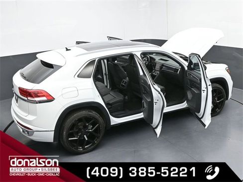 Used 2020 Volkswagen Atlas Cross Sport SEL R-Line image 25