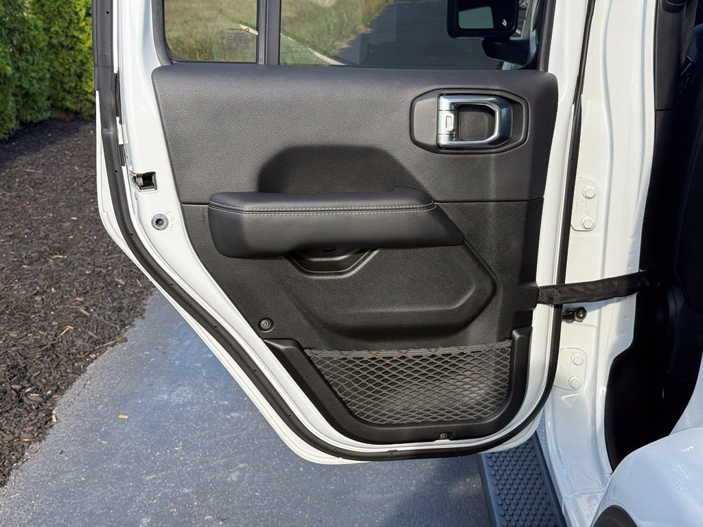 Used 2020 Jeep Wrangler Unlimited Sahara AWD/4WD image 32