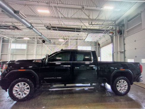 Used 2022 GMC Sierra 2500 Denali image 2