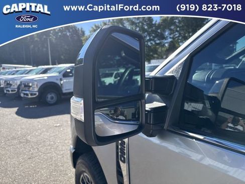 Used 2023 Ford F250 Platinum image 12