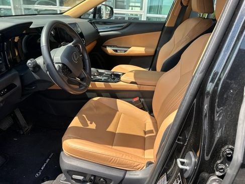 Used 2025 Lexus NX 350h AWD w/ Cold Area Package image 10