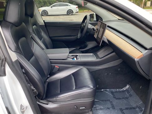 Used 2022 Tesla Model Y Performance image 37