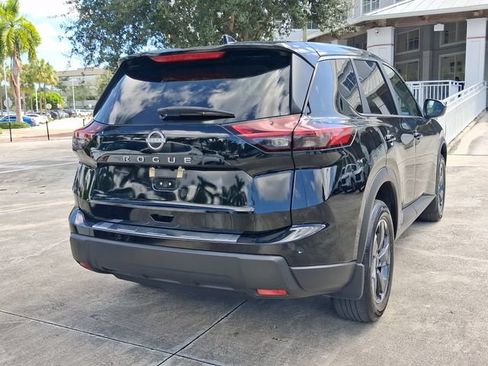 Used 2025 Nissan Rogue SV FWD image 4