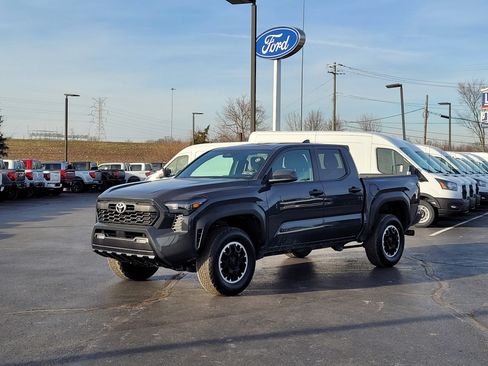 Used 2024 Toyota Tacoma TRD Off-Road image 8
