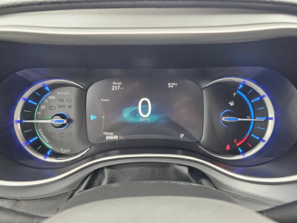 Used 2024 Chrysler Pacifica Limited FWD image 20