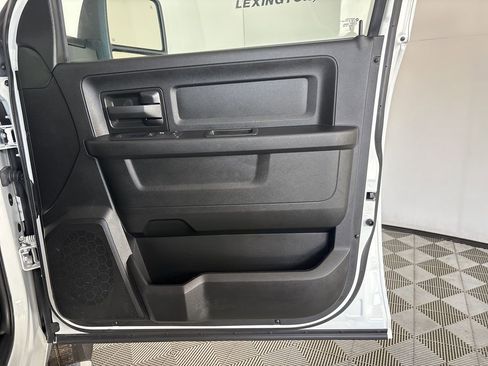 Used 2024 RAM 2500 Tradesman w/ Chrome Appearance Group image 25