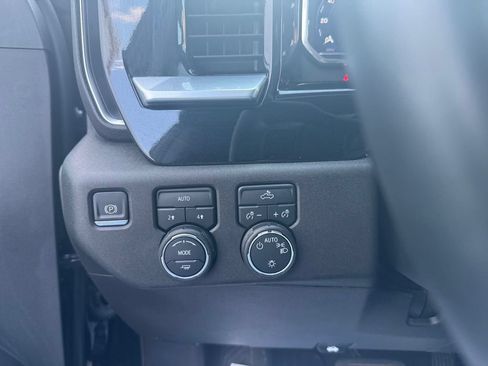 Used 2023 Chevrolet Silverado 1500 LT AWD/4WD image 34