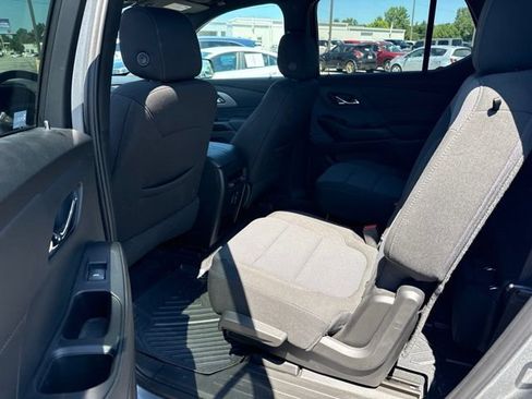 Used 2023 Chevrolet Traverse LT FWD image 13