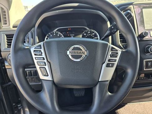 Used 2022 Nissan Titan SV image 20