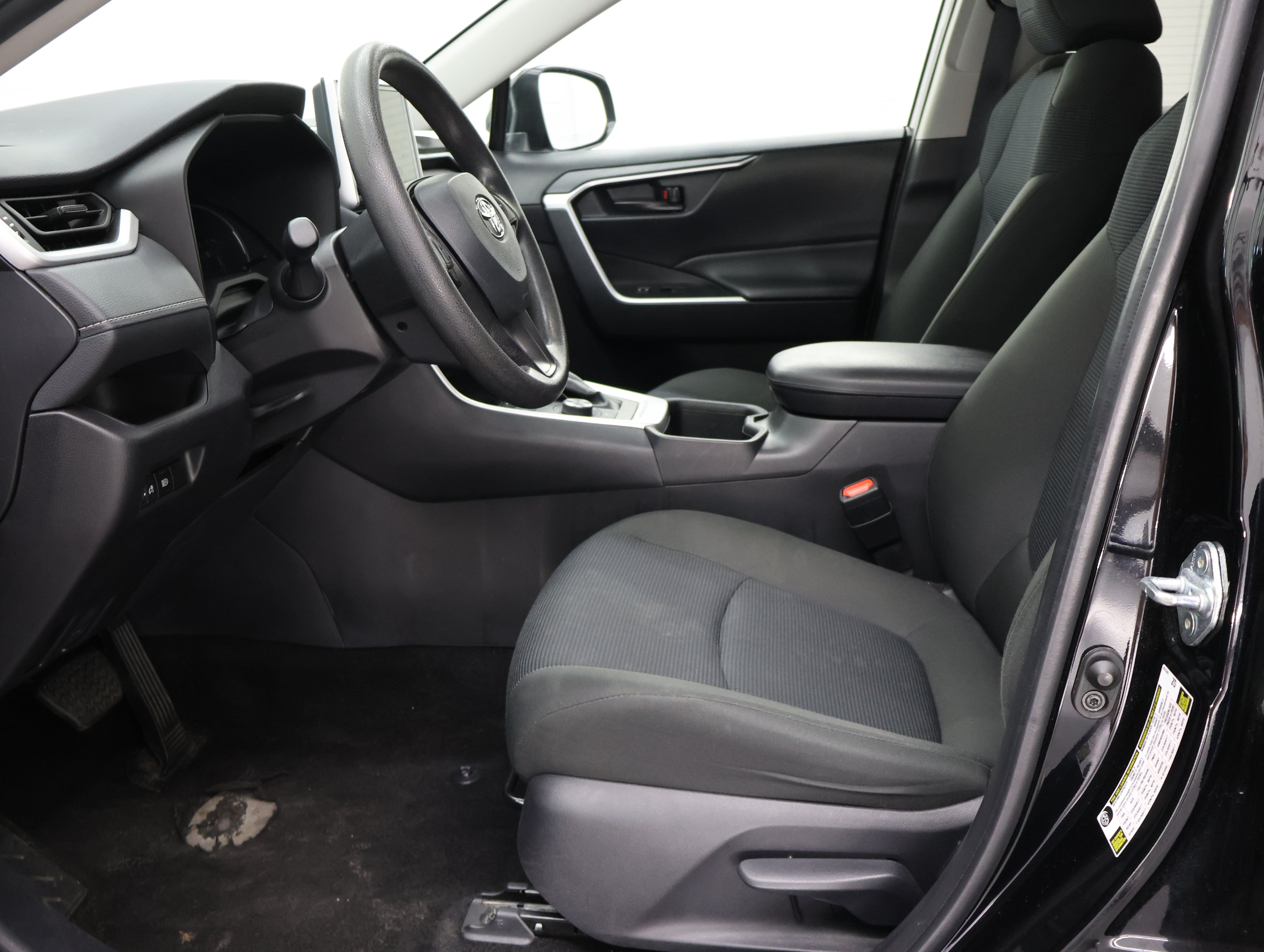Used 2025 Toyota RAV4 LE AWD/4WD image 7