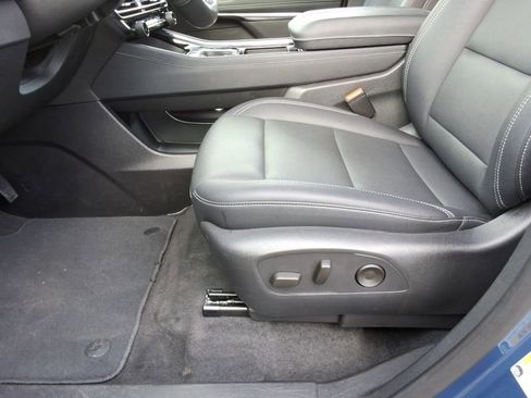 Certified 2025 Chevrolet Traverse LT image 24