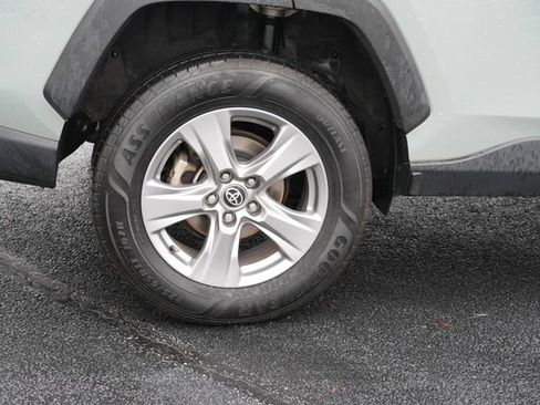Used 2022 Toyota RAV4 XLE FWD image 9