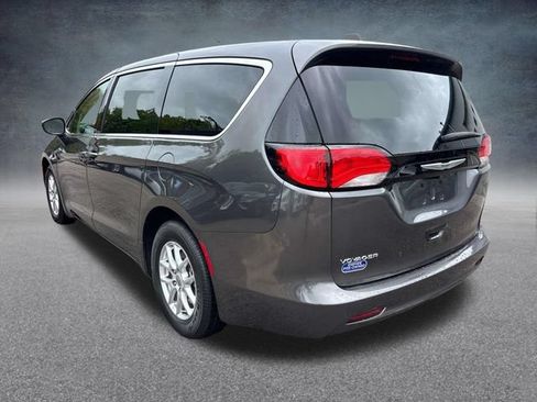 Used 2023 Chrysler Voyager LX FWD image 5