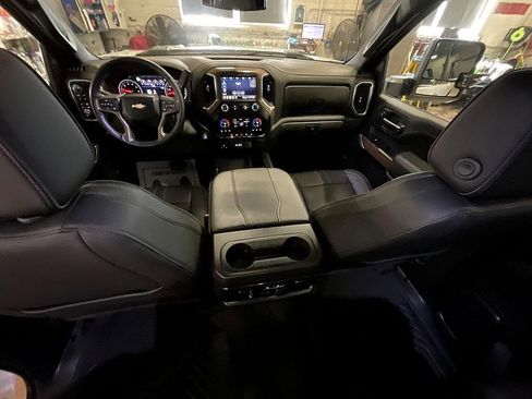 Used 2023 Chevrolet Silverado 2500 High Country image 3