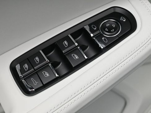 Used 2026 Porsche Macan S image 19