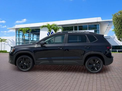 New 2026 Volkswagen Taos SE FWD image 4