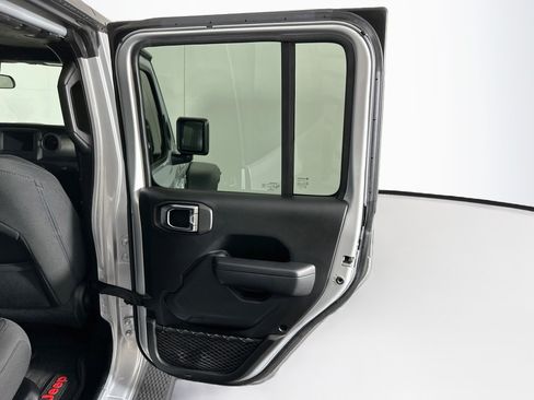 Used 2023 Jeep Wrangler Unlimited AWD/4WD image 28