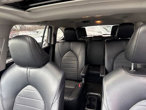 Used 2022 Toyota Highlander XLE image 28