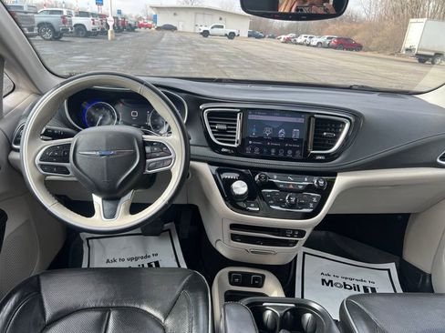 Used 2020 Chrysler Pacifica Limited image 24