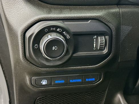 Used 2023 Jeep Wrangler Unlimited Sahara image 17