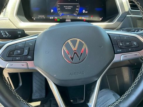 Used 2024 Volkswagen Tiguan SE AWD/4WD image 27