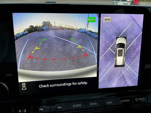 Used 2024 Nissan Pathfinder Platinum image 21