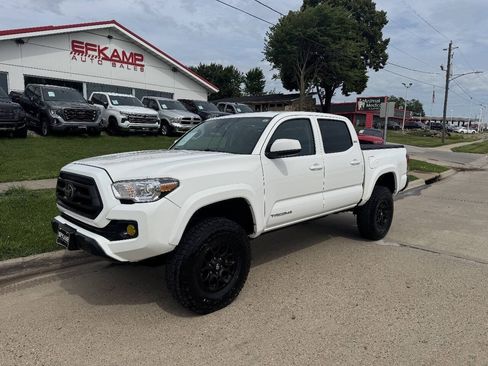 Used 2022 Toyota Tacoma SR5 AWD/4WD image 1