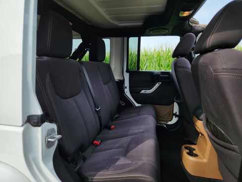 Used 2013 Jeep Wrangler Unlimited Sahara w/ Connectivity Group image 9