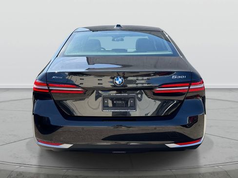 Used 2026 BMW 530i xDrive w/ Premium Package AWD/4WD image 5