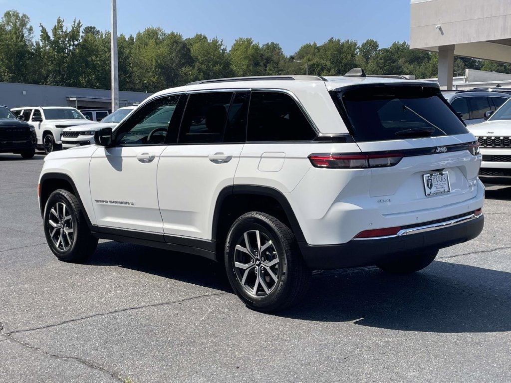 New 2027 Jeep Grand Cherokee Laredo AWD/4WD image 7