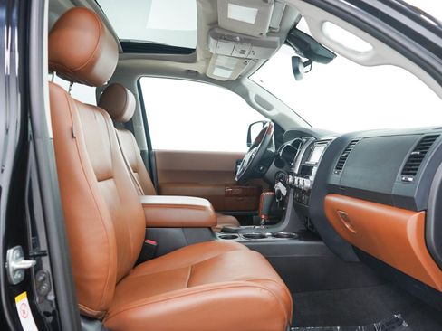Used 2019 Toyota Sequoia Platinum AWD/4WD image 14