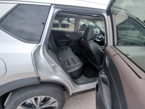 Used 2023 Nissan Rogue SV w/ SV Premium B Package FWD image 5