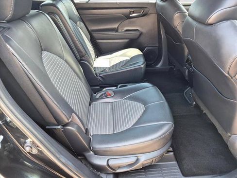 Used 2021 Toyota Highlander XSE AWD/4WD image 19
