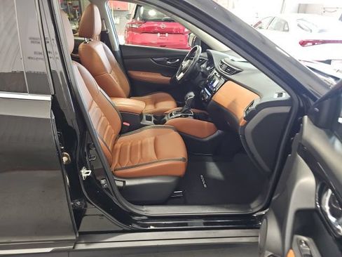 Used 2018 Nissan Rogue SL w/ Premium Package AWD/4WD image 28