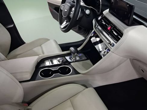 Used 2025 Genesis G70 2.5T AWD/4WD image 14