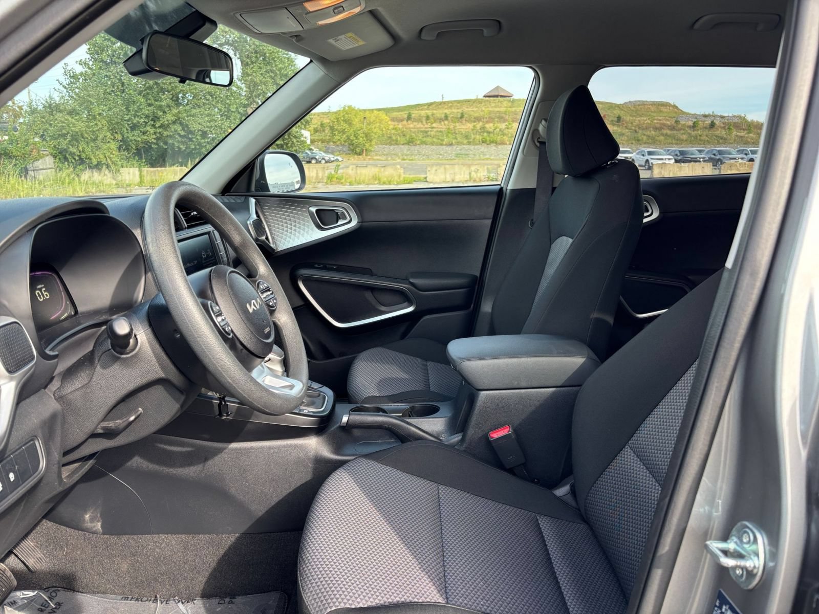 Used 2025 Kia Soul LX w/ LX Technology Package FWD image 21