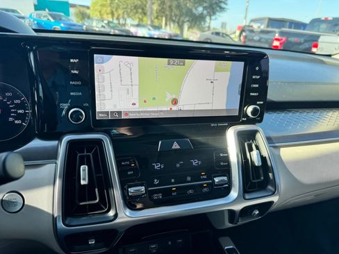 Used 2023 Kia Sorento EX w/ Panoramic Sunroof Package FWD image 11