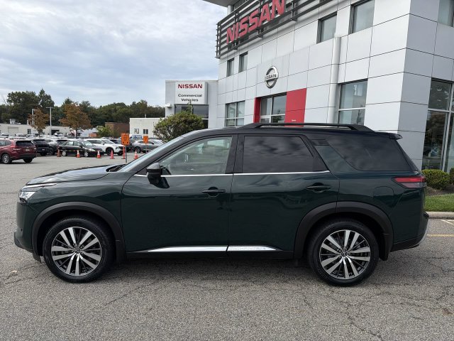 Certified 2022 Nissan Pathfinder Platinum w/ Cargo Package AWD/4WD image 5