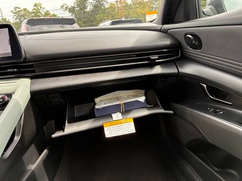 Used 2025 Hyundai Elantra Limited FWD image 38